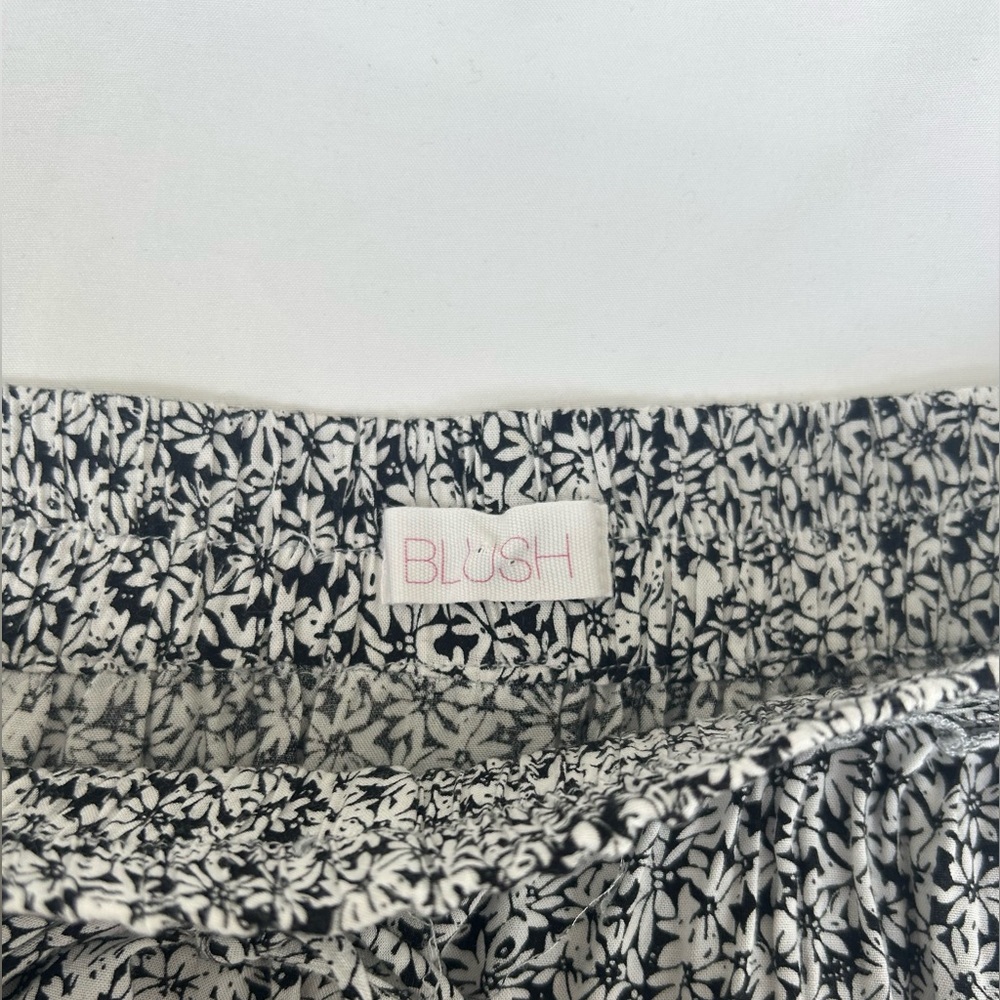 black and white floral skirt - Picture 3 of 3